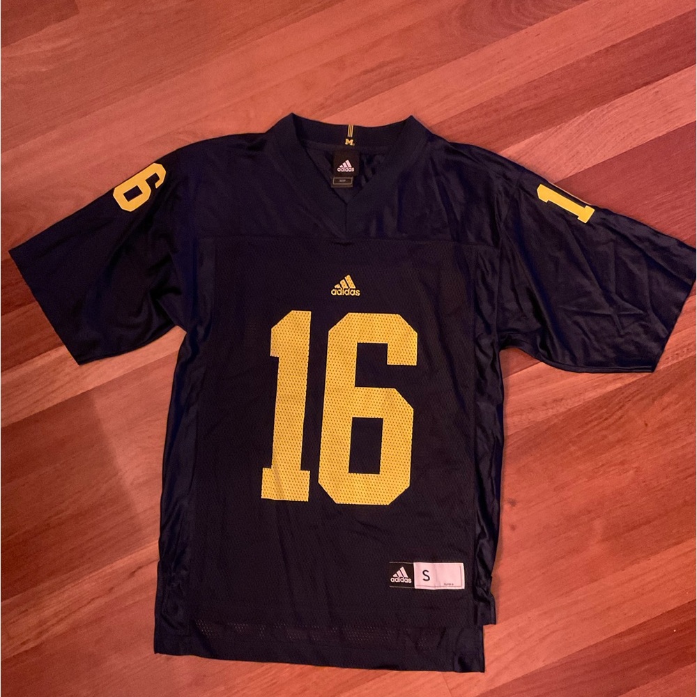 Adidas University of Michigan colors maize and blue Jersey size adult small